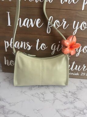 Rare Vintage COACH Pistachio Green Leather Crossbody – Style 4104